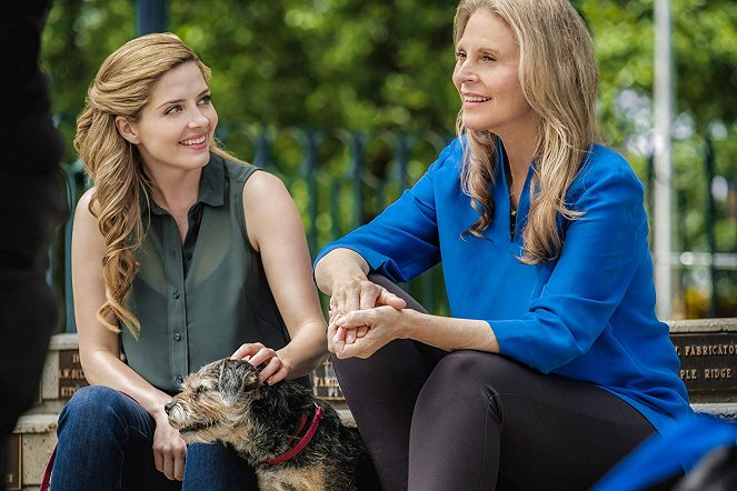 Eat, Play, Love - Photos - Jen Lilley, Lindsay Wagner