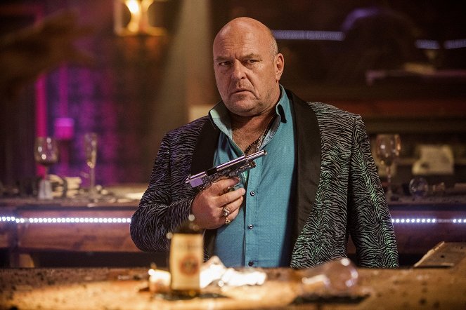 Claws - Vaginalologist - De la película - Dean Norris