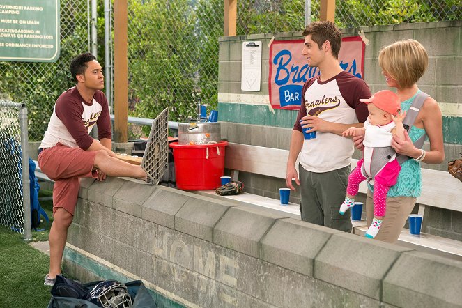 Baby Daddy - Take Her Out of the Ballgame - Photos - Tahj Mowry, Jean-Luc Bilodeau