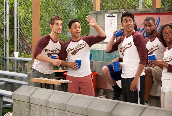 Baby Daddy - Take Her Out of the Ballgame - Photos - Jean-Luc Bilodeau, Tahj Mowry