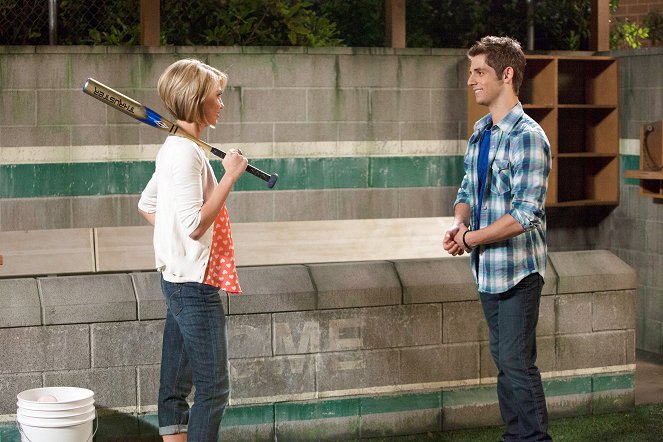 Baby Daddy - Take Her Out of the Ballgame - Van film - Chelsea Kane, Jean-Luc Bilodeau