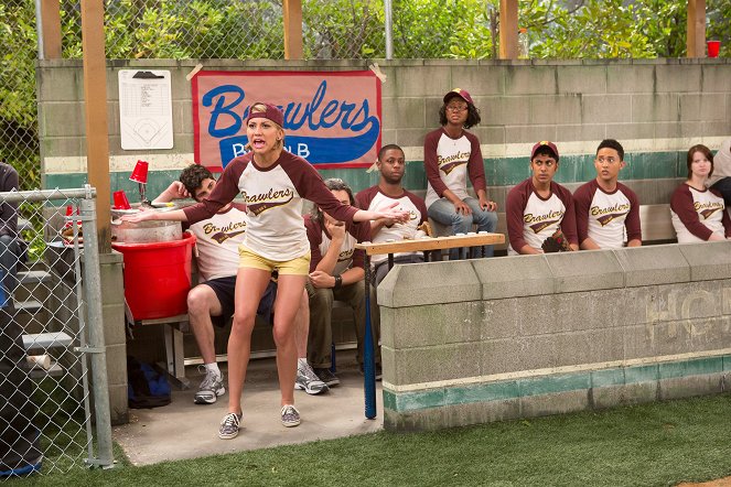 Baby Daddy - Take Her Out of the Ballgame - Van film - Chelsea Kane, Tahj Mowry
