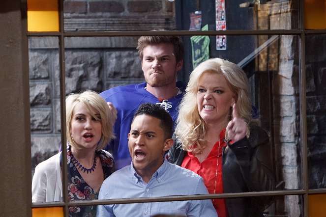 Baby Daddy - Season 2 - The Slump - Photos - Chelsea Kane, Tahj Mowry, Derek Theler, Melissa Peterman