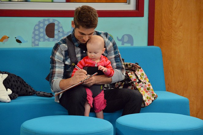 Baby Daddy - Season 2 - Ben's Big Gay-Care Adventure - Photos - Jean-Luc Bilodeau