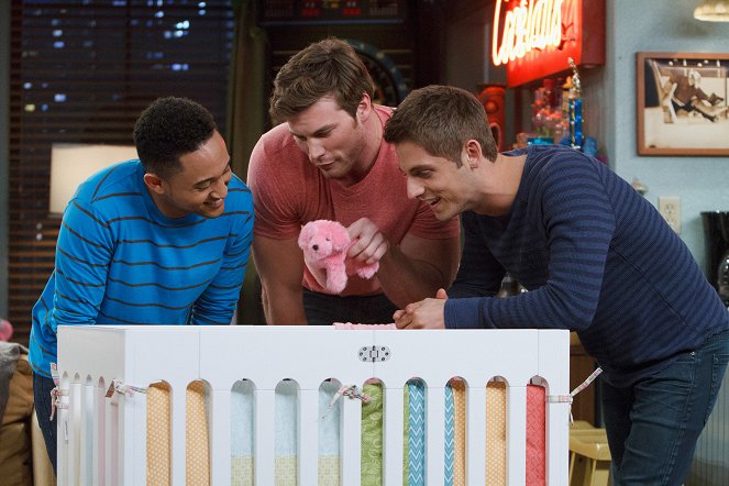 Baby Daddy - On the Lamb-y - Photos - Tahj Mowry, Derek Theler, Jean-Luc Bilodeau