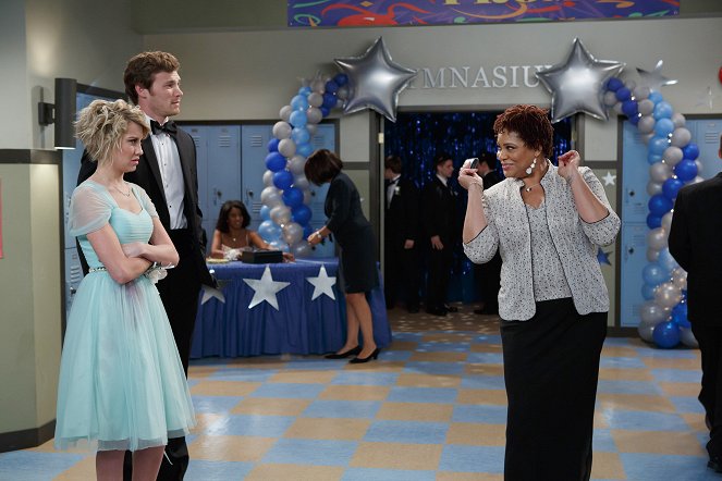 Baby Daddy - Livin' on a Prom - Photos - Chelsea Kane, Derek Theler, Kim Coles