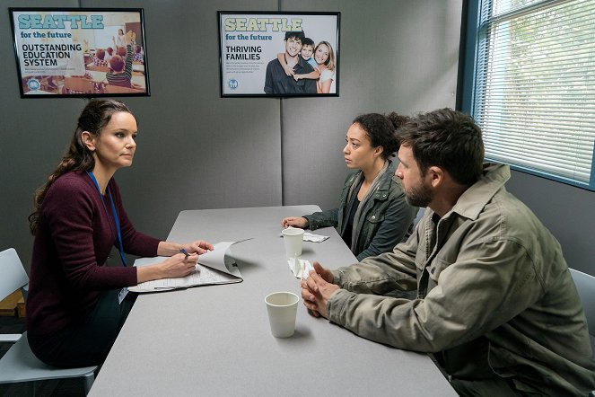 Colony - Um lugar limpo e iluminado - Do filme - Sarah Wayne Callies