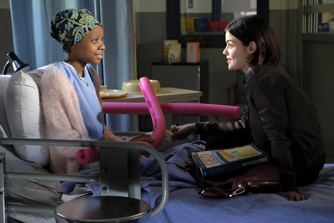 Life Sentence - How Stella Got Her Groove On - Photos - Nadej K. Bailey, Lucy Hale