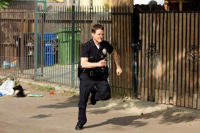Policajti z L. A. - Wednesday - Z filmu - Ben McKenzie