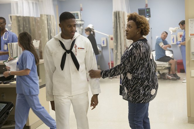 NCIS: New Orleans - Season 4 - Sins of the Father - Photos - Christopher Meyer, CCH Pounder