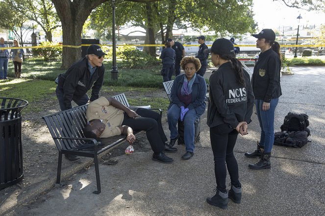 Agenci NCIS: Nowy Orlean - Hard Knock Life - Z filmu - Scott Bakula, CCH Pounder, Vanessa Ferlito