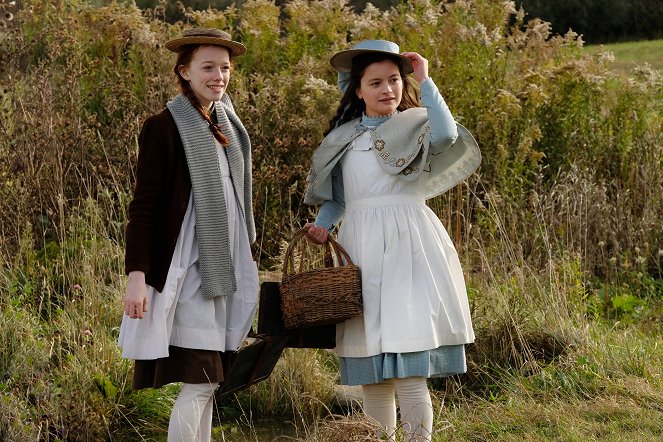 Anne with an E - Season 2 - Signs Are Small Measurable Things, But Interpretations Are Illimitable - Photos - Amybeth McNulty, Dalila Bela