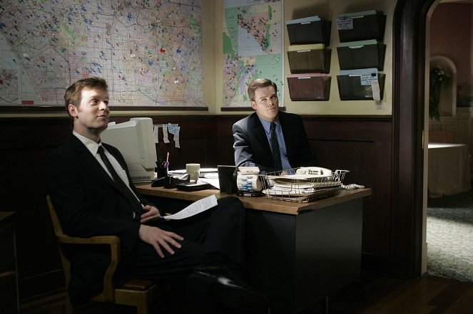 Six Feet Under - Singing for Our Lives - Photos - Peter Krause, Michael C. Hall