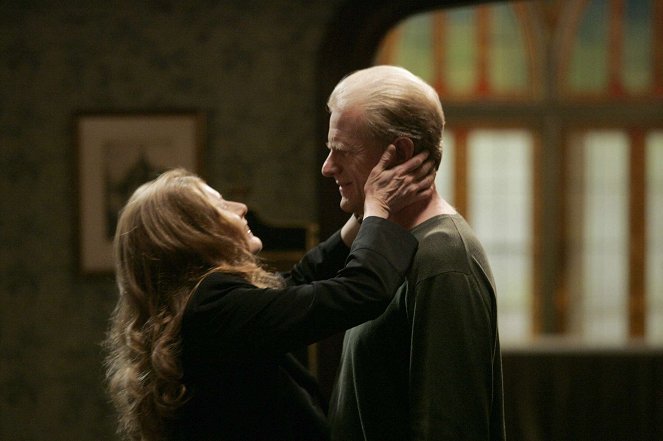 Six Feet Under - Singing for Our Lives - Photos - Frances Conroy
