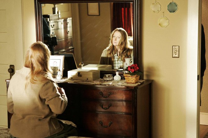 Six Feet Under - Singing for Our Lives - Photos - Frances Conroy