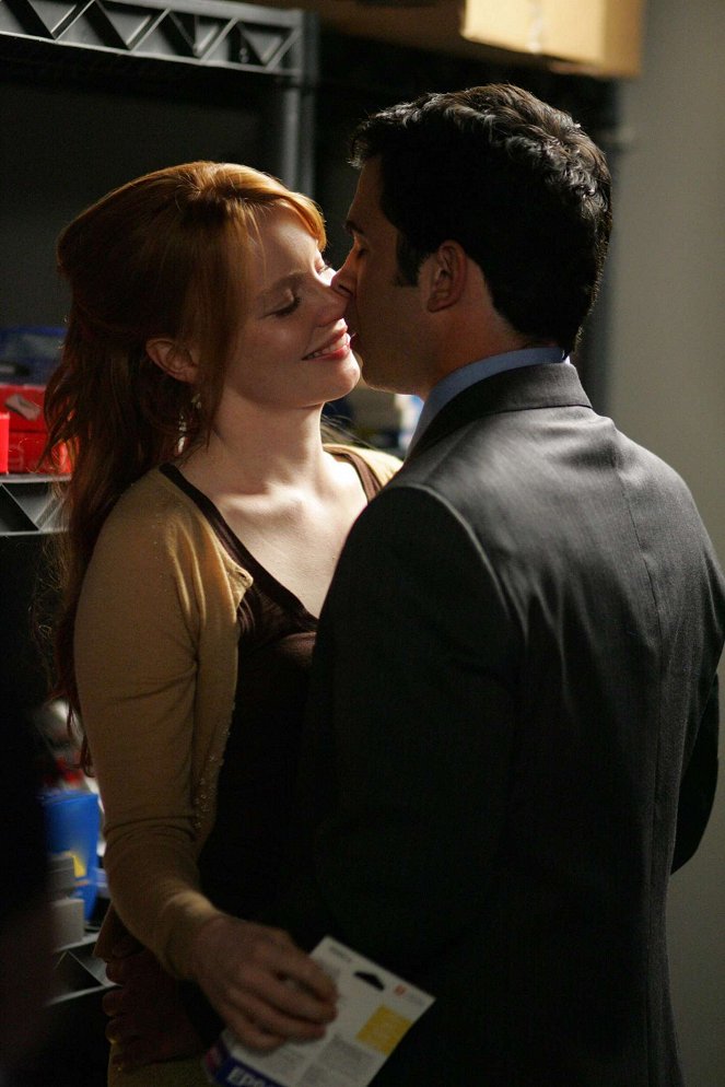 Six Feet Under - Singing for Our Lives - Photos - Lauren Ambrose, Chris Messina