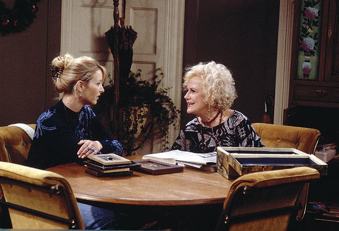 Friends - Season 2 - The One with Phoebe's Dad - Photos - Lisa Kudrow, Audra Lindley