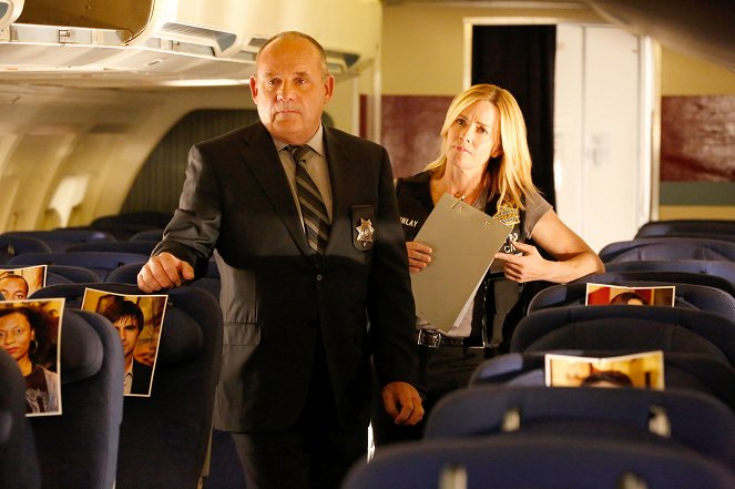 CSI: Kryminalne zagadki Las Vegas - Atrakcje w samolocie - Z filmu - Paul Guilfoyle, Elisabeth Shue