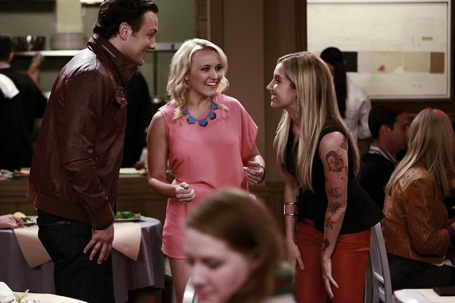 Young & Hungry - Young & Lesbian - Filmfotos - Jonathan Sadowski, Emily Osment, Ashley Tisdale