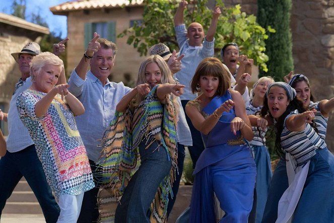 Mamma Mia! Una y otra vez - De la película - Julie Walters, Pierce Brosnan, Amanda Seyfried, Christine Baranski