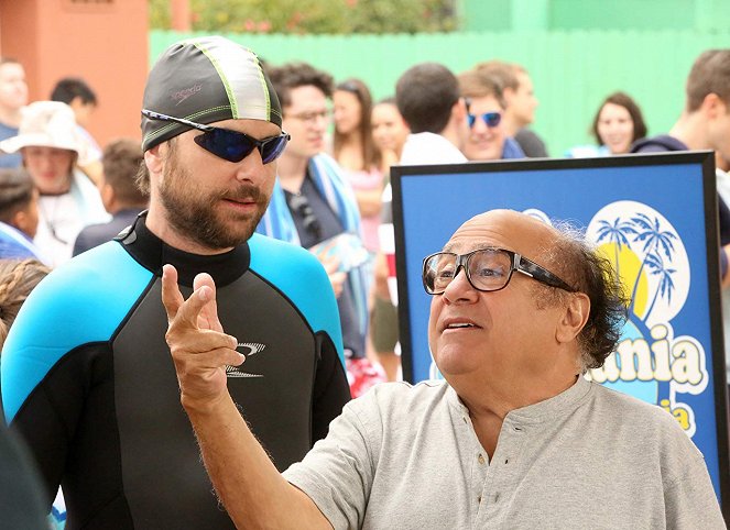 It's Always Sunny in Philadelphia - The Gang Goes to a Water Park - Photos - Charlie Day, Danny DeVito