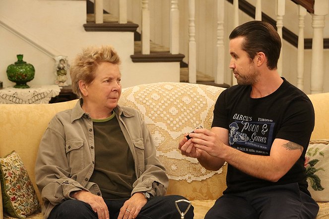 It's Always Sunny in Philadelphia - Old Lady House: A Situation Comedy - Van film - Sandy Martin, Rob McElhenney