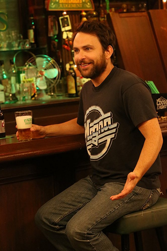 It's Always Sunny in Philadelphia - The Gang Tends Bar - Photos - Charlie Day