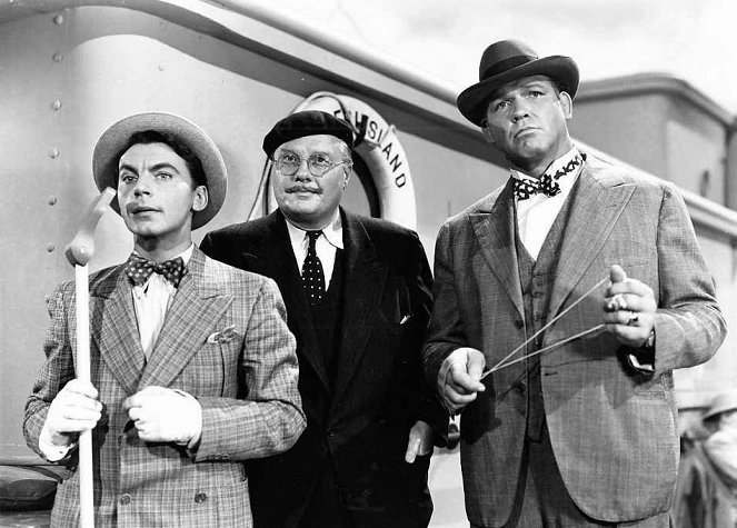 Sherlock Holmes vaarassa - Kuvat elokuvasta - Martin Kosleck, Rex Evans, William 'Wee Willie' Davis