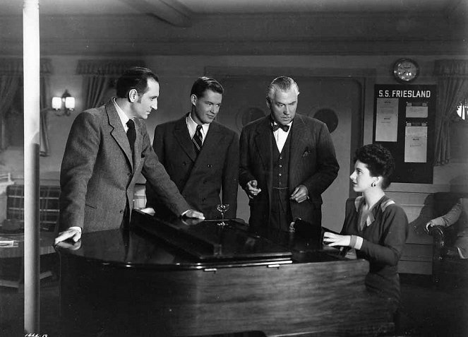 Sherlock Holmes vaarassa - Kuvat elokuvasta - Basil Rathbone, Leslie Vincent, Nigel Bruce, Marjorie Riordan