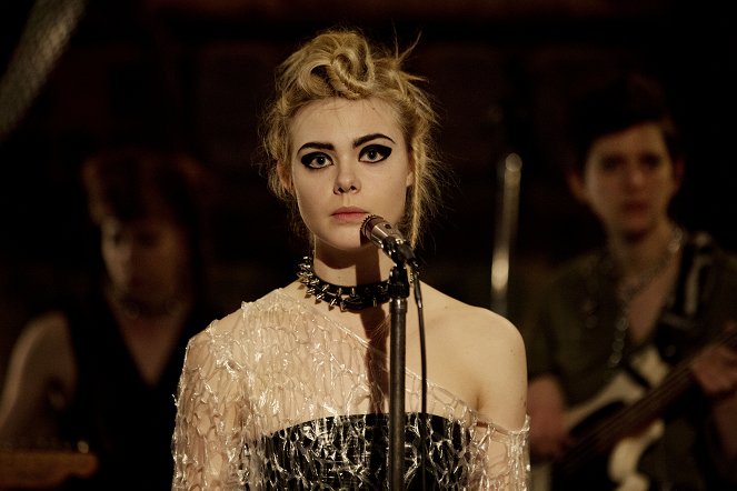 How to Talk to Girls at Parties - Filmfotos - Elle Fanning