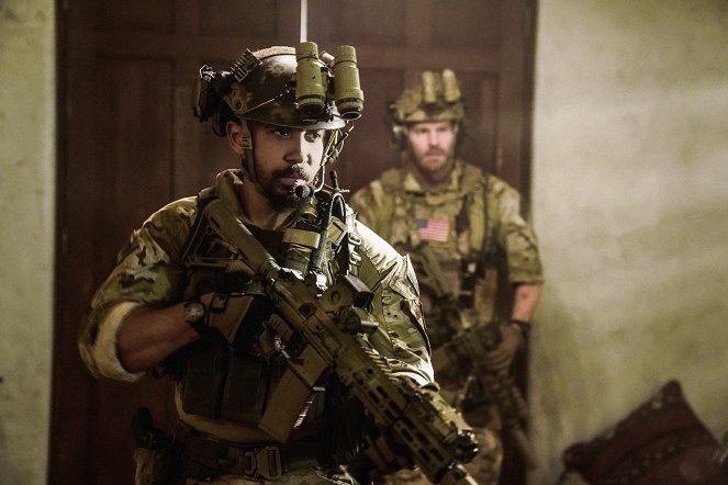 SEAL Team - Season 1 - Pattern of Life - Filmfotók - Neil Brown Jr.