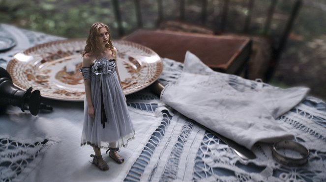 Alice in Wonderland - Photos - Mia Wasikowska