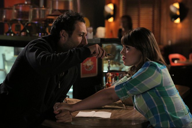 You're the Worst - Season 1 - What Normal People Do - Photos - Desmin Borges, Kether Donohue