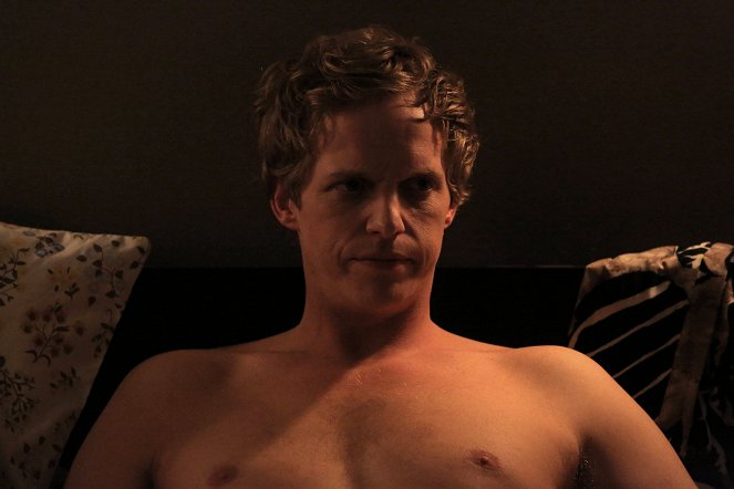 You're the Worst - Season 1 - What Normal People Do - Photos - Chris Geere