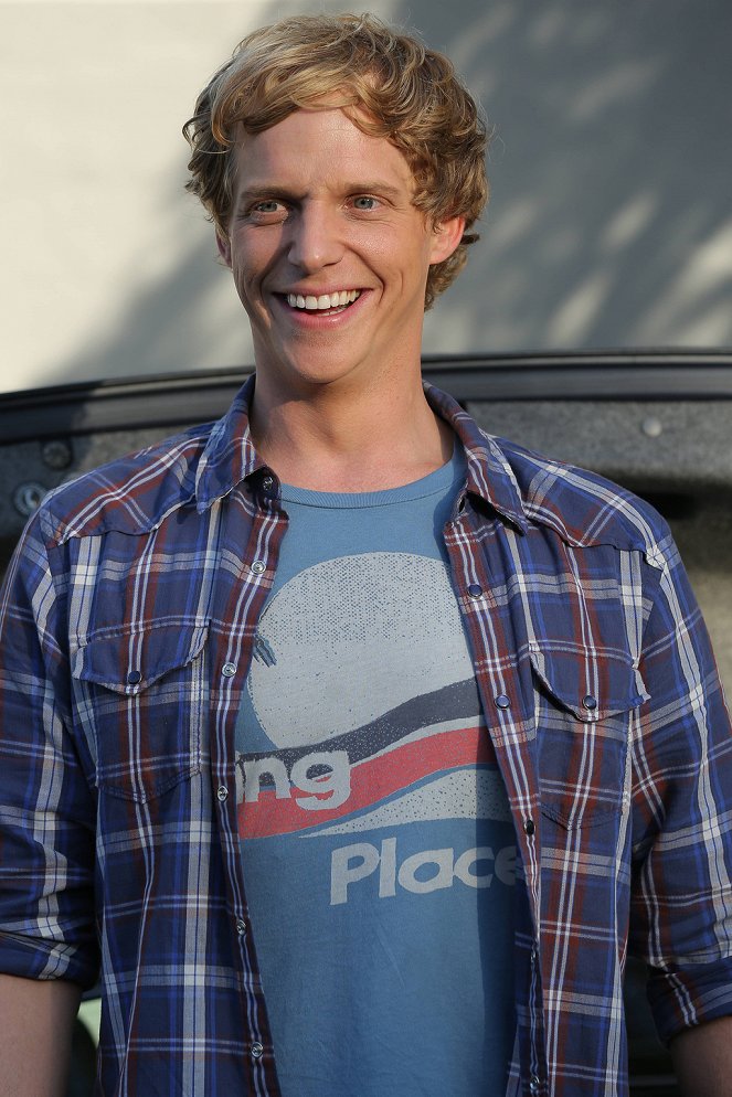 You're the Worst - Season 1 - Fists and Feet and Stuff - Photos - Chris Geere