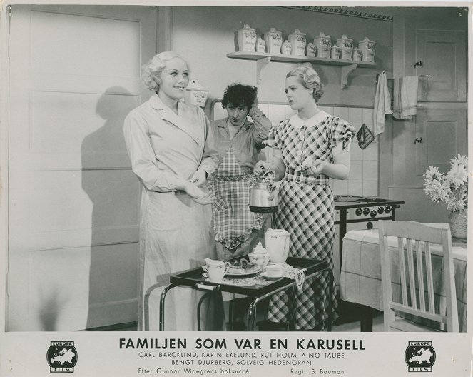 Familjen som var en karusell - Cartes de lobby - Karin Ekelund, Rut Holm, Solveig Hedengran