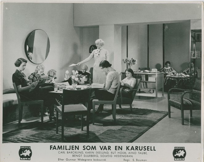 Familjen som var en karusell - Cartes de lobby - Karin Ekelund
