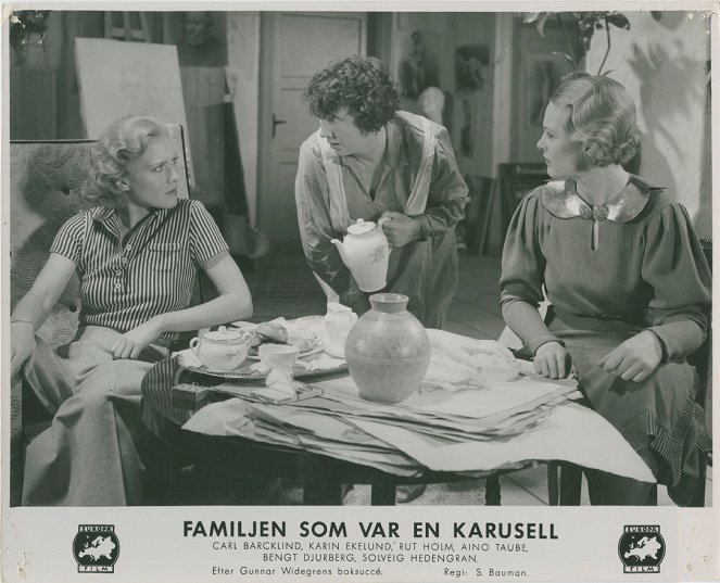 The Family That Was a Carousel - Lobby Cards - Aino Taube, Rut Holm, Solveig Hedengran
