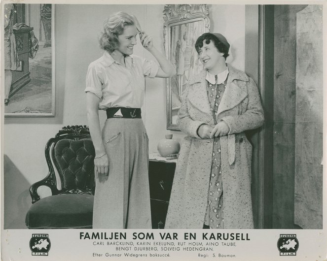 The Family That Was a Carousel - Lobby Cards - Aino Taube, Rut Holm