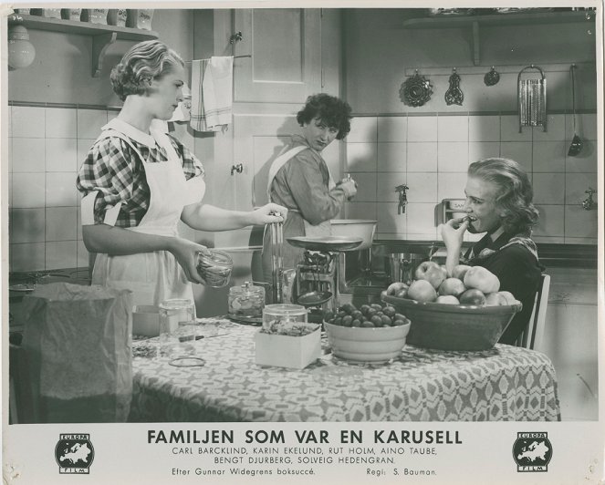 The Family That Was a Carousel - Lobby Cards - Solveig Hedengran, Rut Holm, Aino Taube