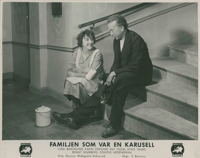 Familjen som var en karusell - Vitrinfotók - Rut Holm