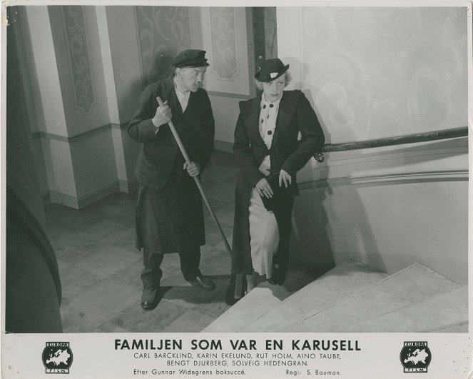 Familjen som var en karusell - Cartes de lobby - Karin Ekelund
