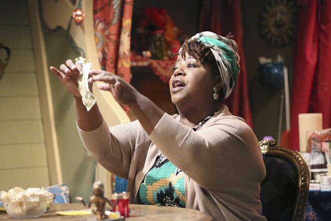 Young & Hungry - Young & Earthquake - Photos - Cleo King