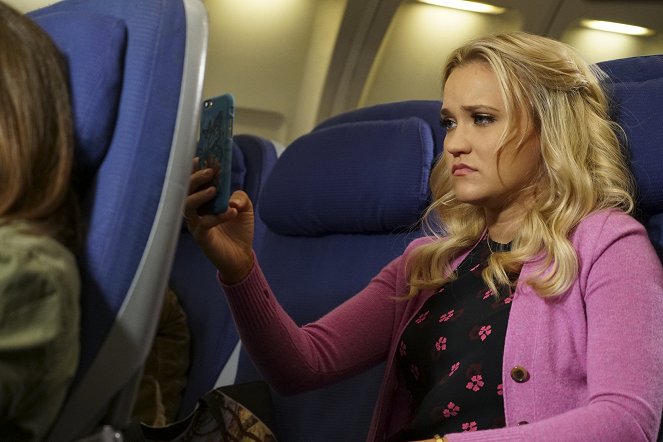 Young & Hungry - Season 4 - Young & Hawaii - Photos - Emily Osment