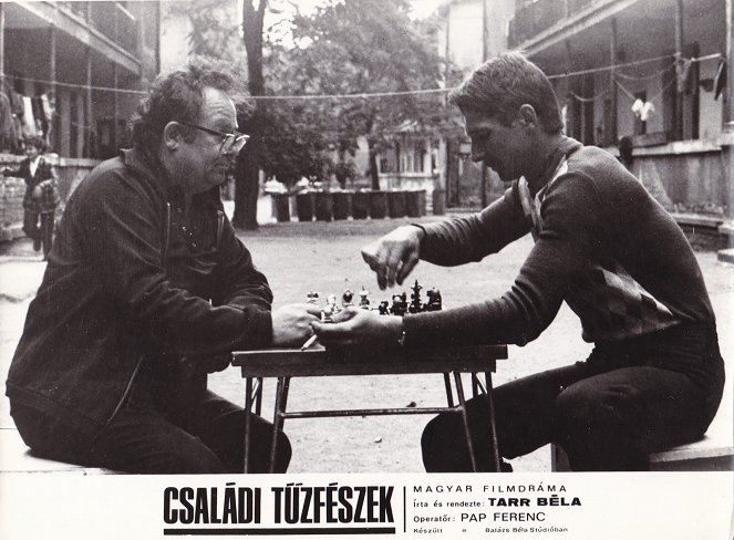 Családi tüzfészek - Lobbykarten