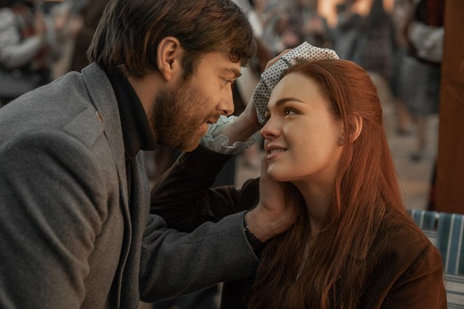 Outlander - Matkantekijä - Season 4 - Kuvat elokuvasta - Richard Rankin, Sophie Skelton