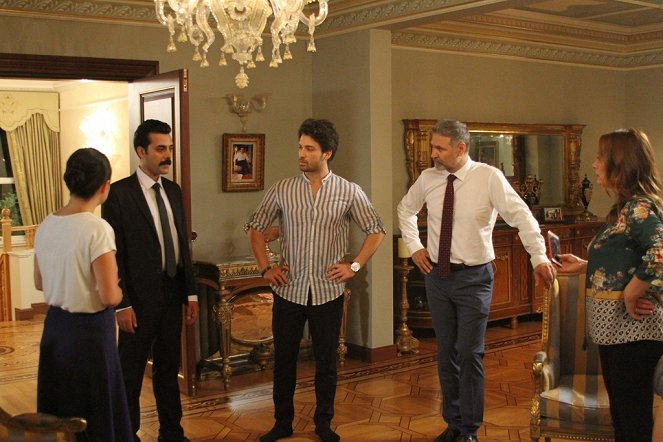 Elimi Bırakma - Season 1 - Episode 3 - Film - Alp Navruz, Burak Tamdoğan