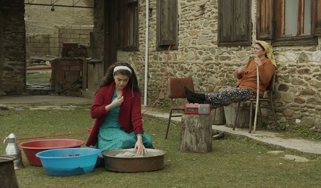 Yeşil Deniz - Kırmızı Ayakkabı - De la película