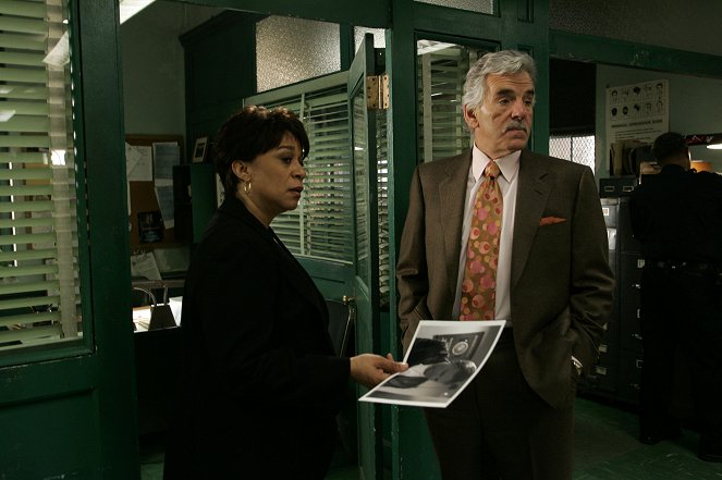 New York District / New York Police Judiciaire - Season 15 - La Vengeance est un plat… - Film