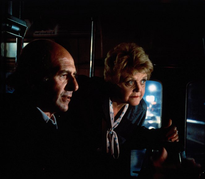 Murder, She Wrote - Season 2 - Murder by Appointment Only - Photos - Herb Edelman, Angela Lansbury